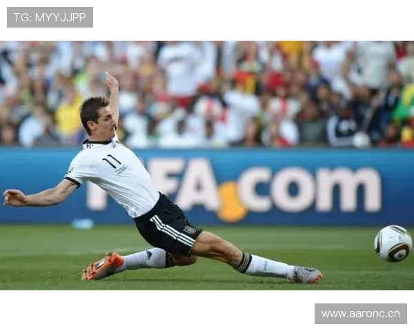 体育头条聚焦全球赛事风云激荡球星对决再掀巅峰荣耀时刻 - 副本 - 副本